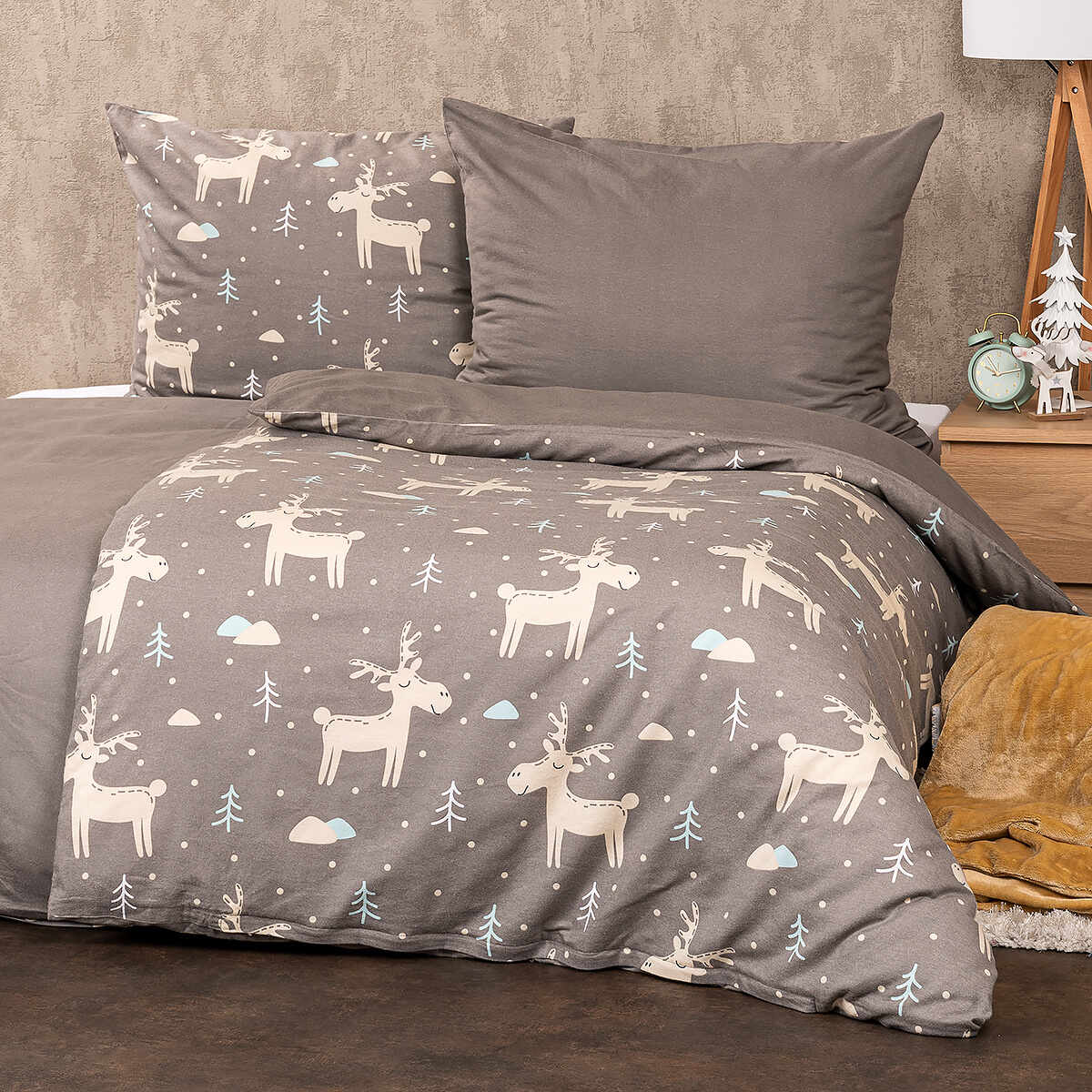 Lenjerie de pat din flanelă 4Home Happy reindeer, 220 x 200 cm, 2 buc. 70 x 90 cm